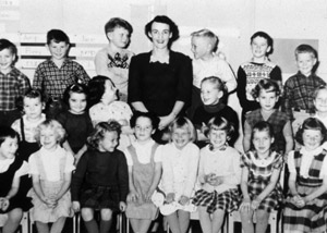 https://www.strathcona.ca/files/images/photo-comm-history-first-grade-1-class-300x214.jpg